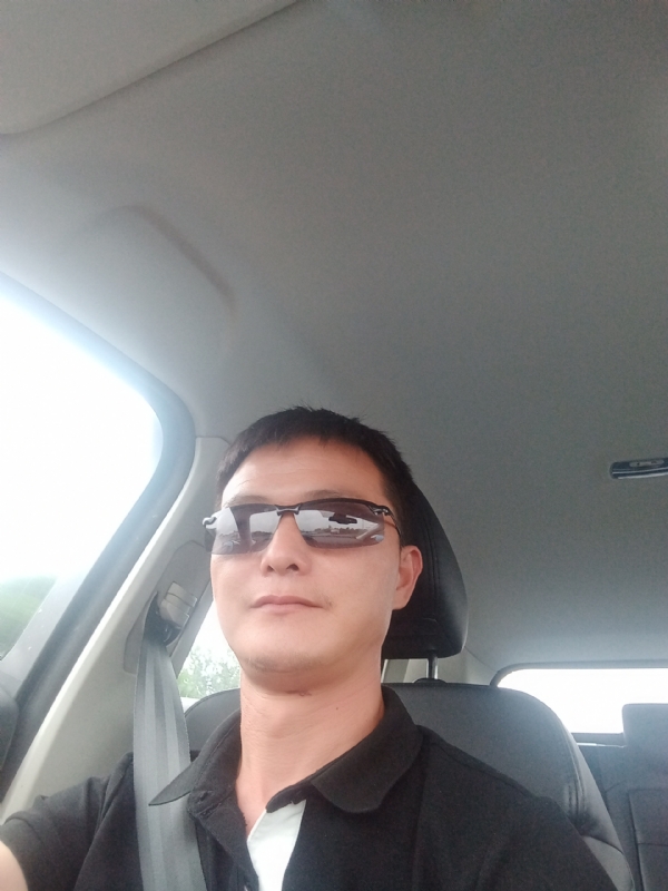 孤独的男人的第一张照片--合肥相亲服务中心