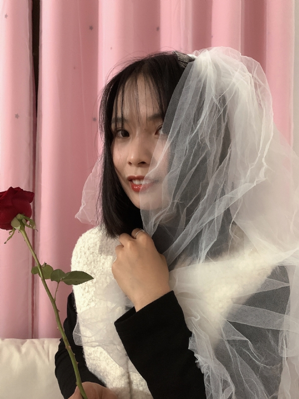持紫菜包饭的女孩的第一张照片--合肥相亲服务中心