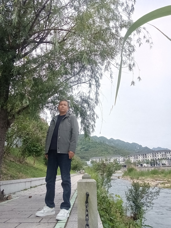 飞雪飘零的第一张照片--合肥相亲服务中心